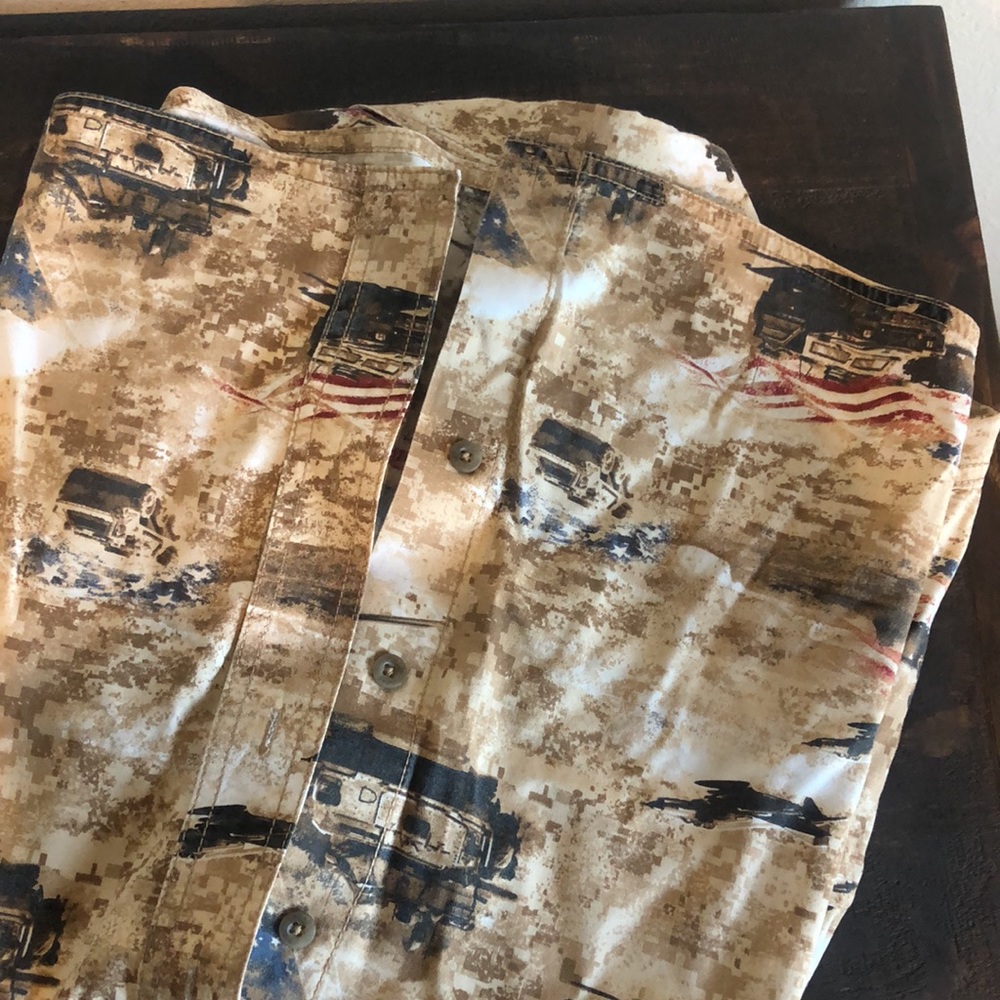 Patriotic Men’s shortsleeved button down - Picture 4 of 4